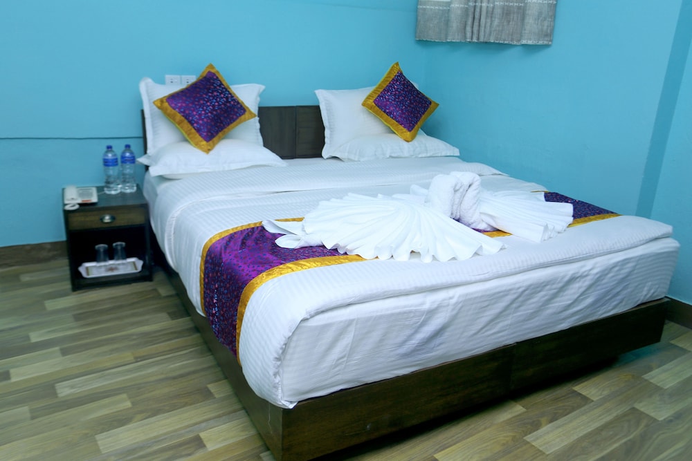 Hotel Rising Home 12/25