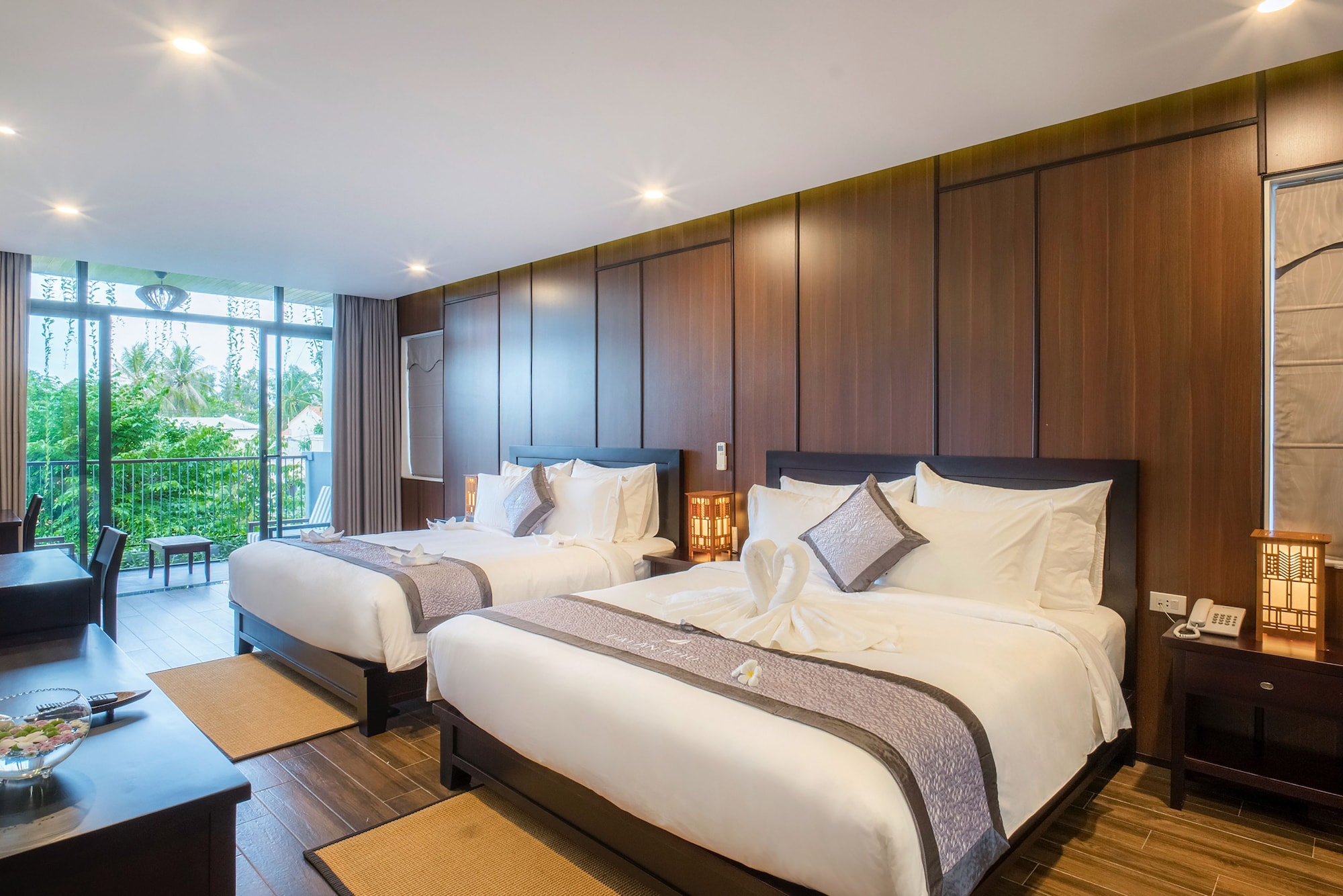 Family Suite, 2 Queen Beds, Pool Side, Balcony