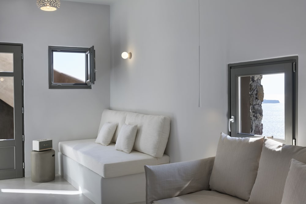 MASTER, SUITE, SEA VIEW, PRIVATE HEATED POOL