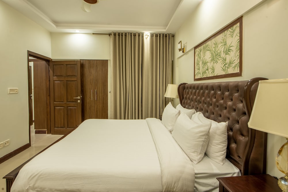 Cecil by Pearl Continental 29/60