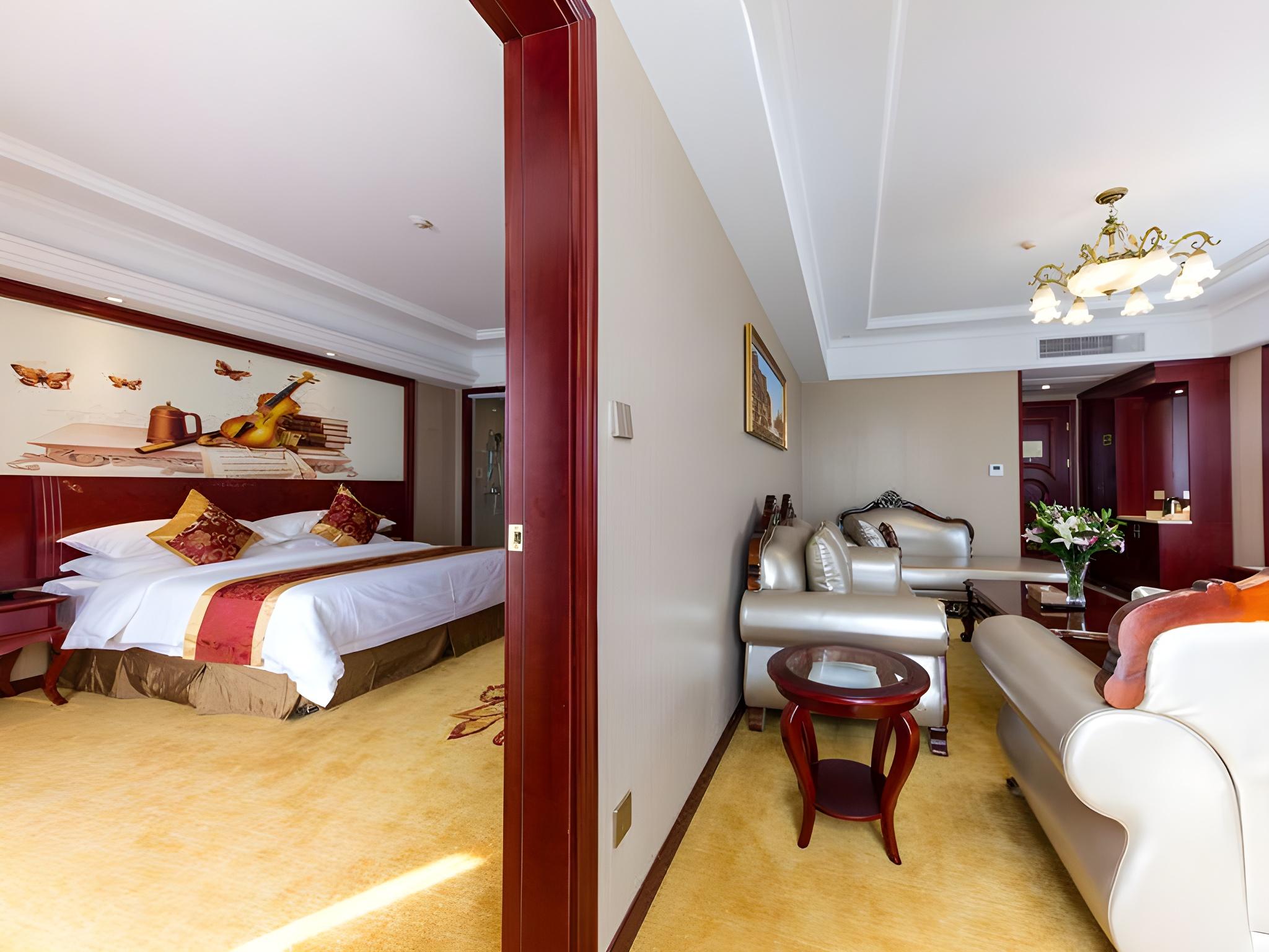 BUSINESS, SUITE