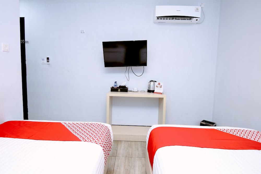 Oyo 592 Budget Hotel By The Harbour 14/28