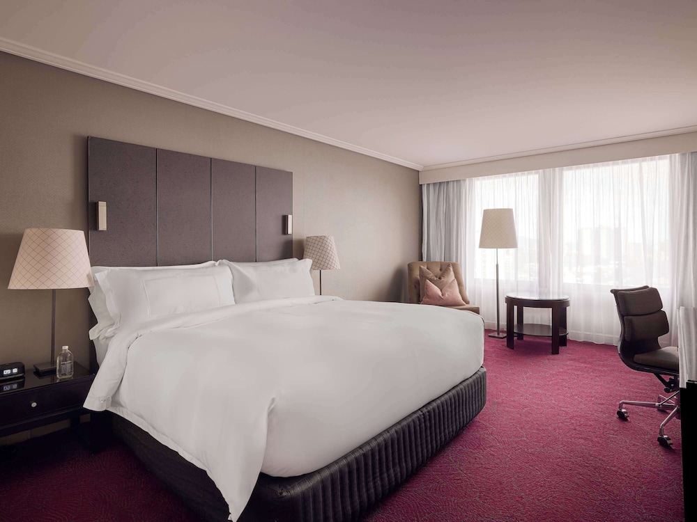 SUPERIOR, KING BED