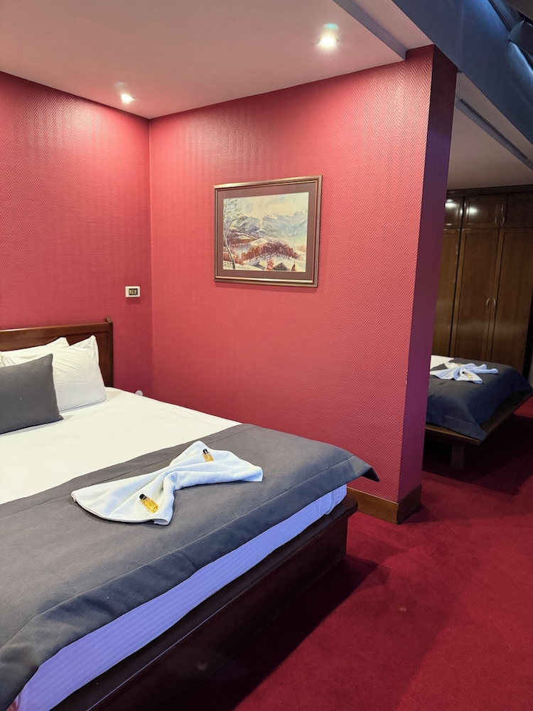 Astra Hotel 9/50