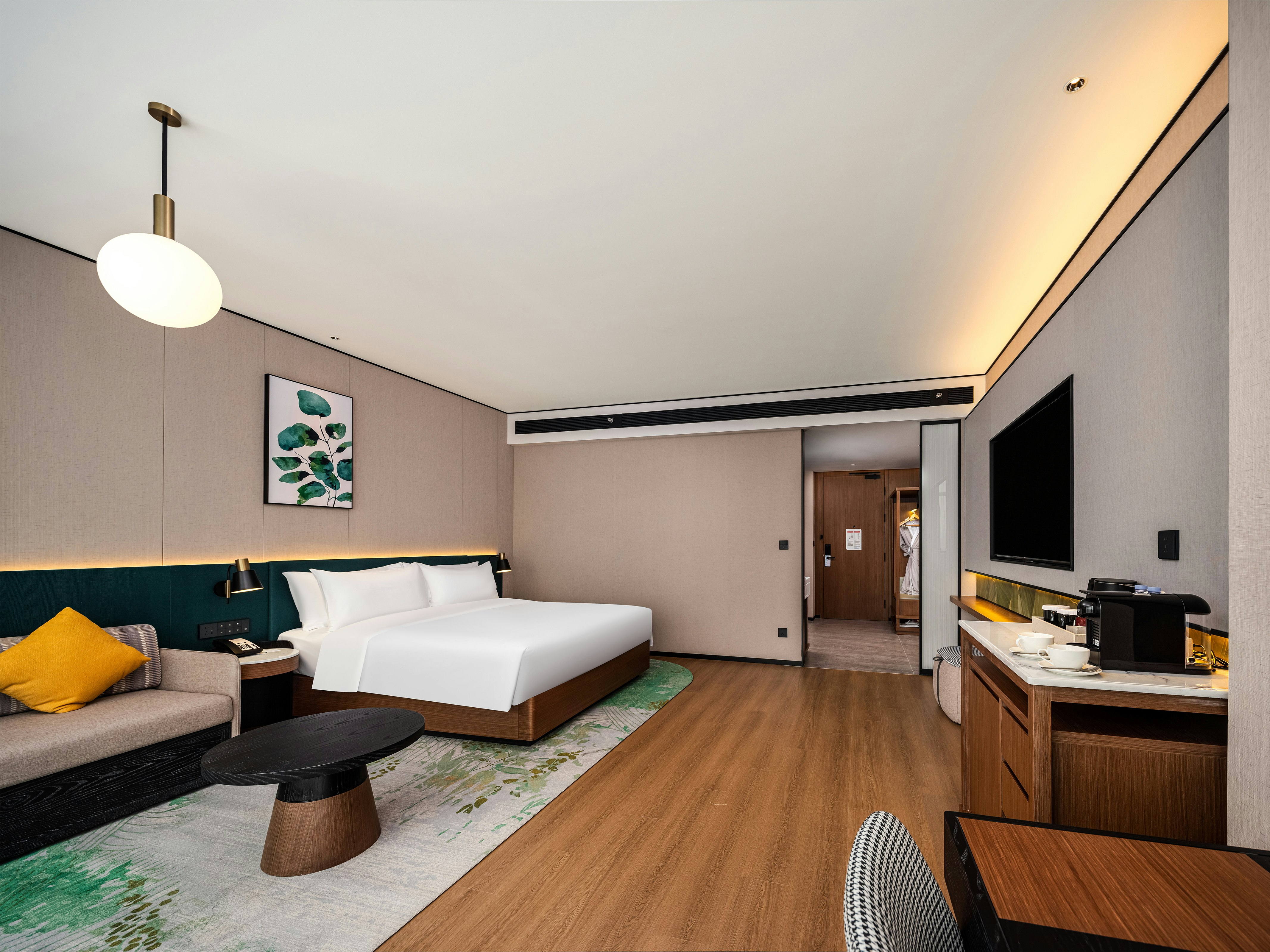 DELUXE, KING BED