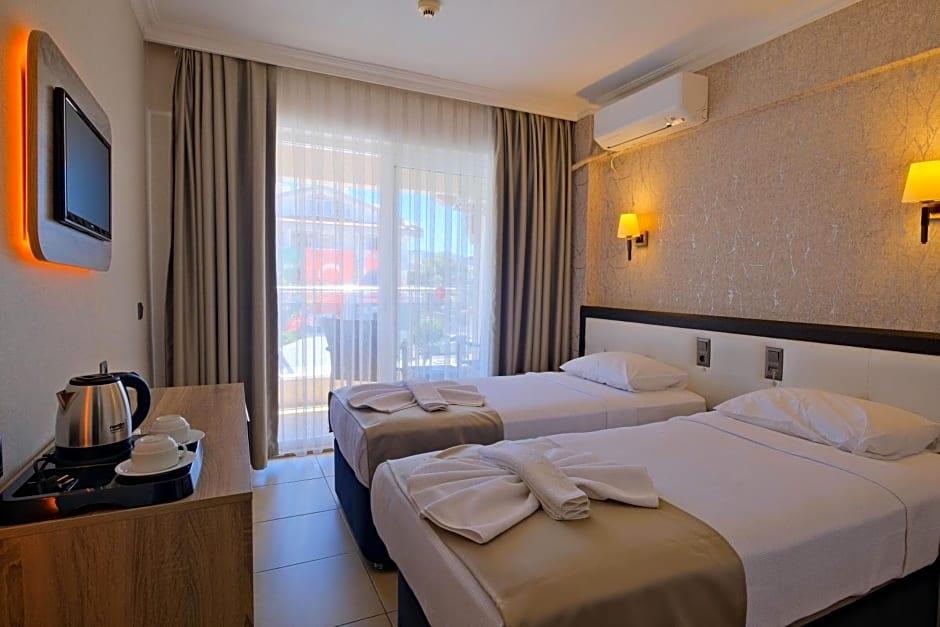 Moni Hotel 13/45