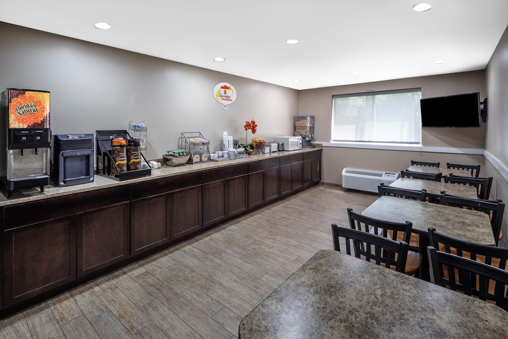 Super 8 by Wyndham Nyack NY 8/37