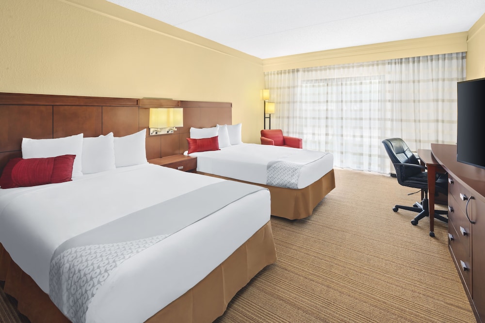 Super 8 by Wyndham Dallas Love Field Airport 28/60