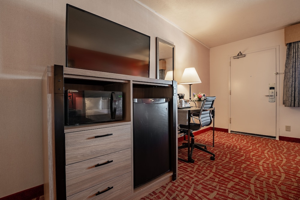 49 Er Inn And Suites 43/68
