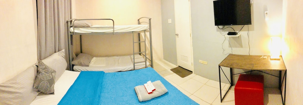 Hometown Hotel Bacolod - Lacson 15/74