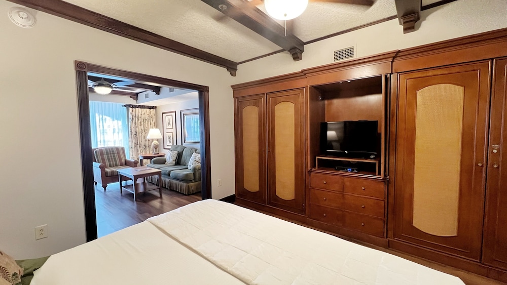 1 Bedroom, Tower, Suite, King Bed, Ocean View, Main Tower