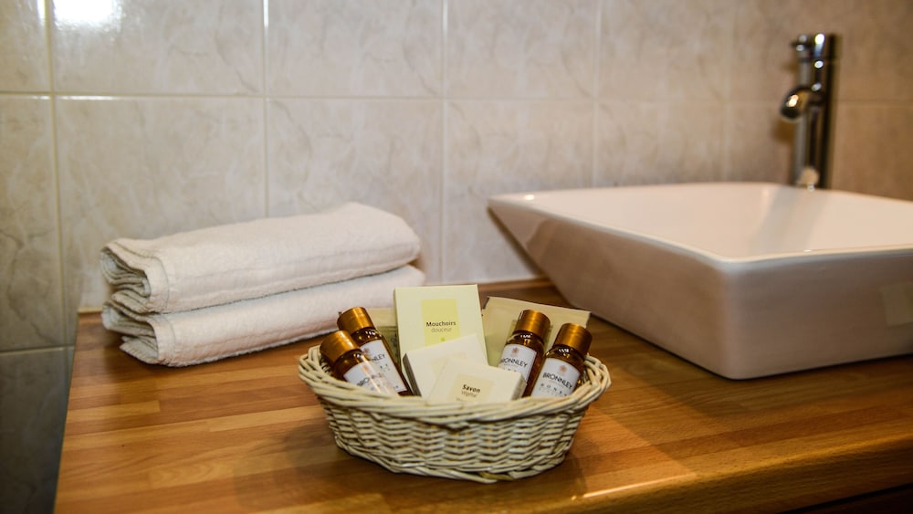 HOTEL LE VIEUX LOGIS 12/34