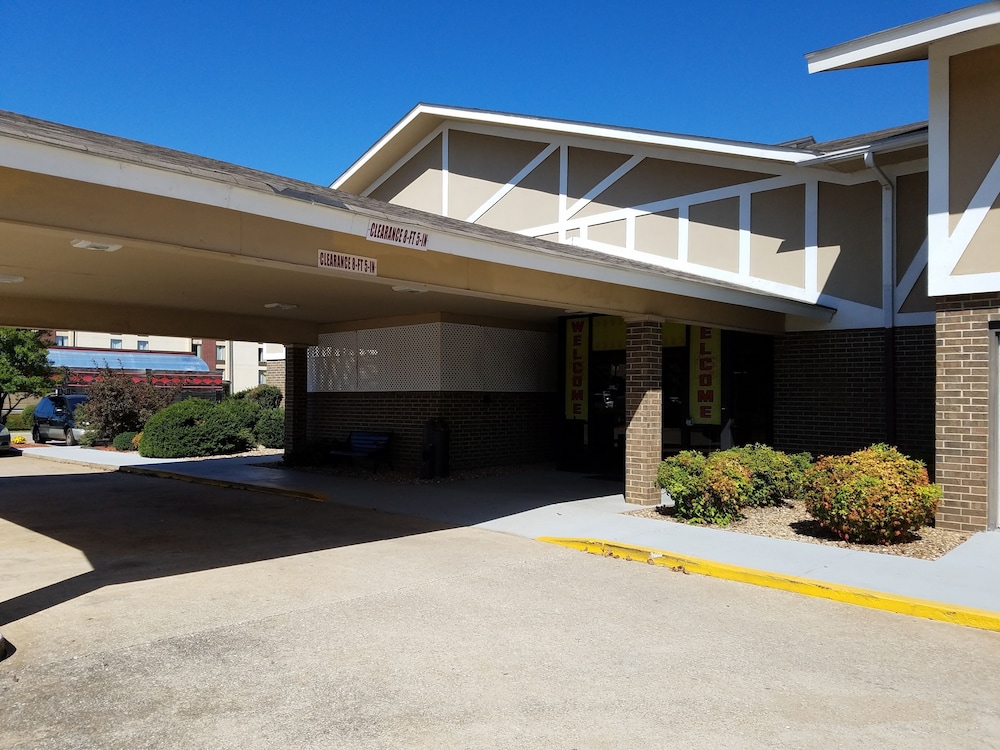 Super 8 By Wyndham Bentonville 50/59