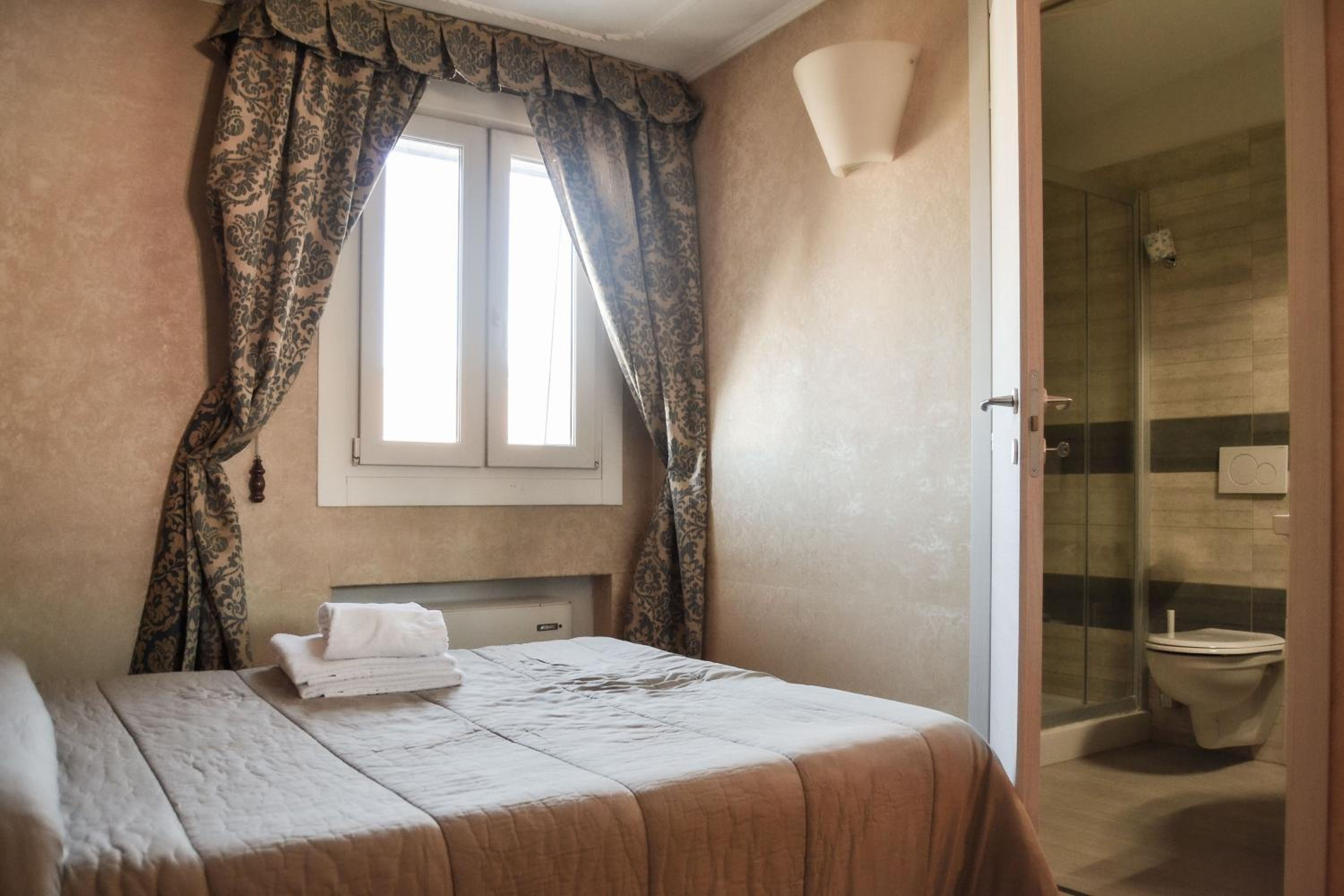 Room, Single