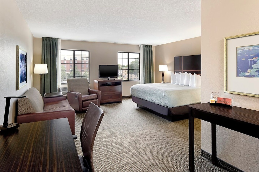 STUDIO, SUITE, KING BED, SOFA