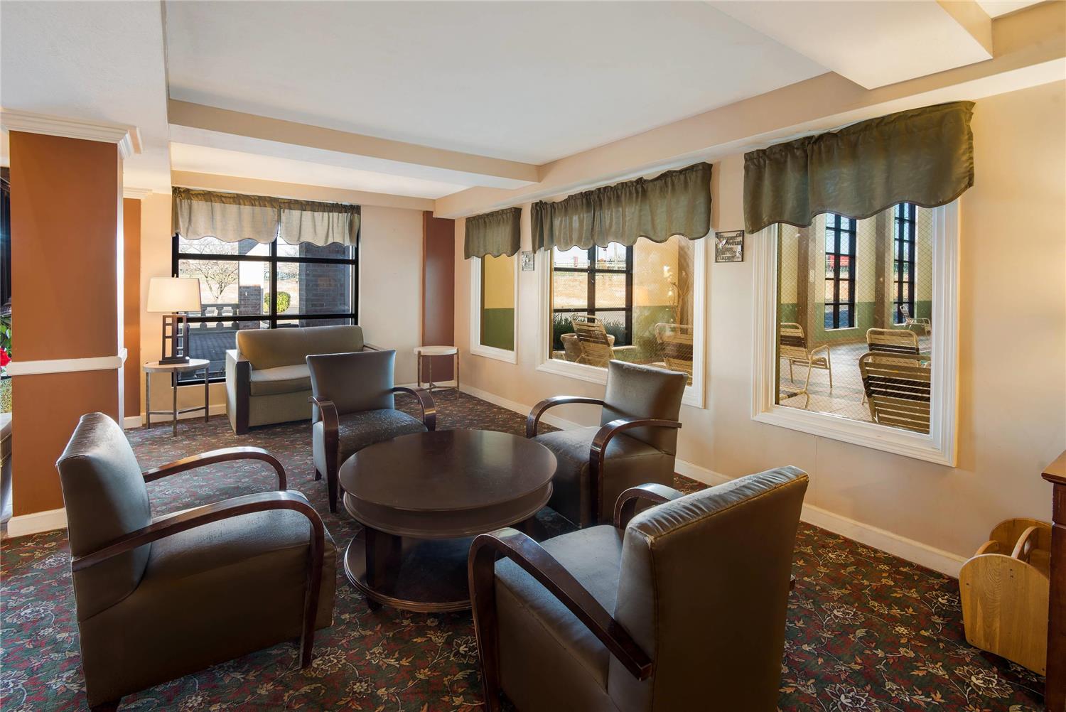 Quality Inn & Suites Cincinnati I-275 21/26