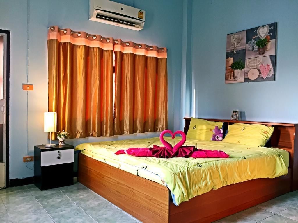DELUXE, DOUBLE BED