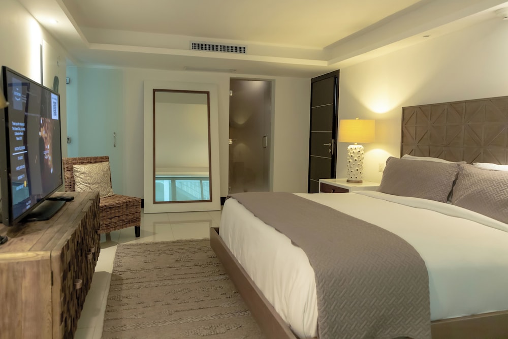 جناح بإطلالة على الحديقة بشرفة بغرفة نوم واحدة، The Ocean Club, a Luxury Collection Resort, Costa Norte 3/5