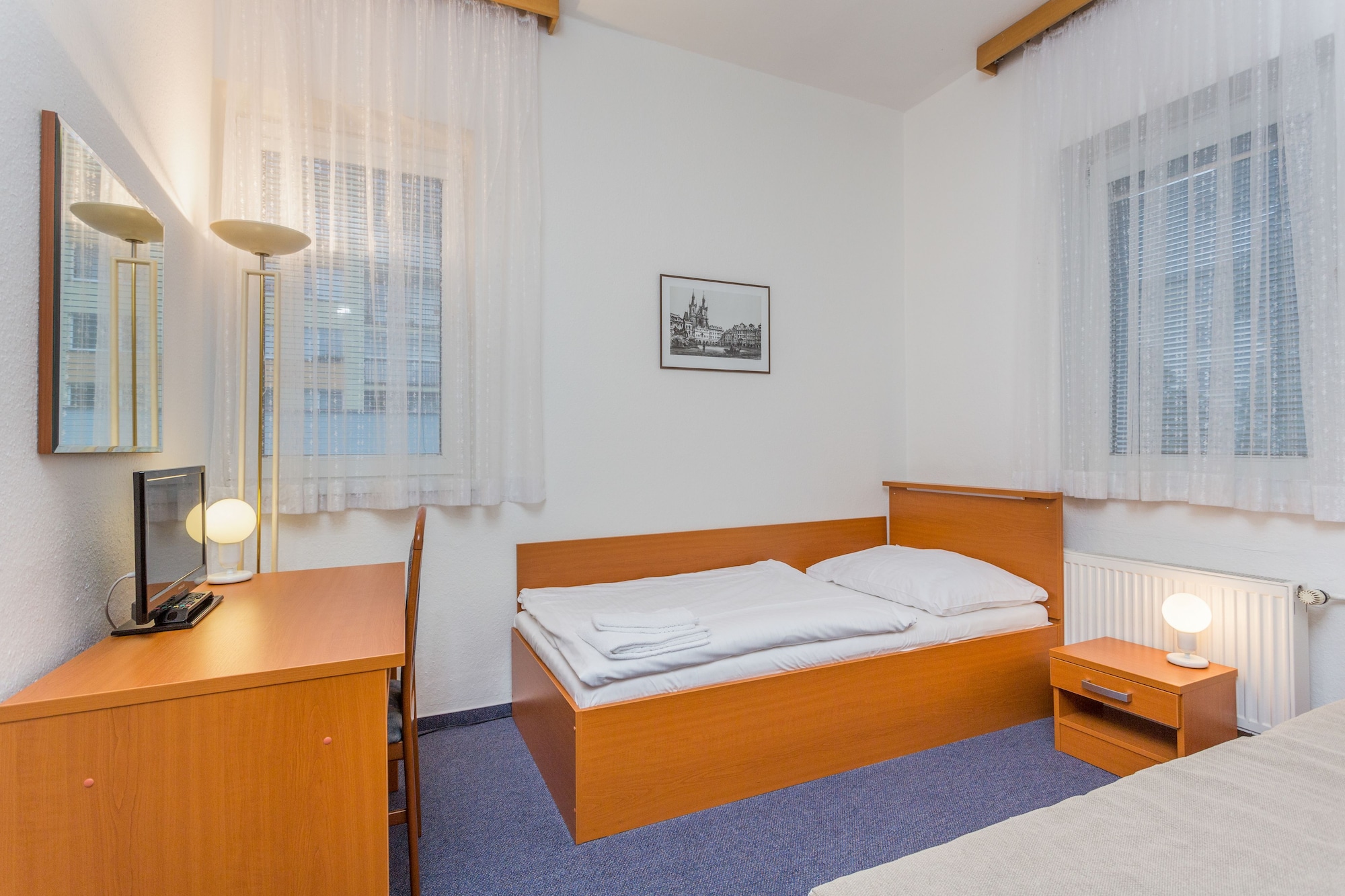 ROOM, SINGLE
