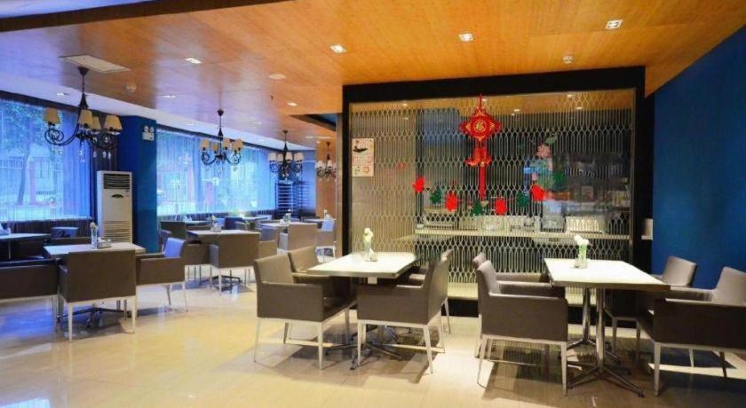 Jinjiang Inn (Wuhan Wuchang Railway Station) 48/54