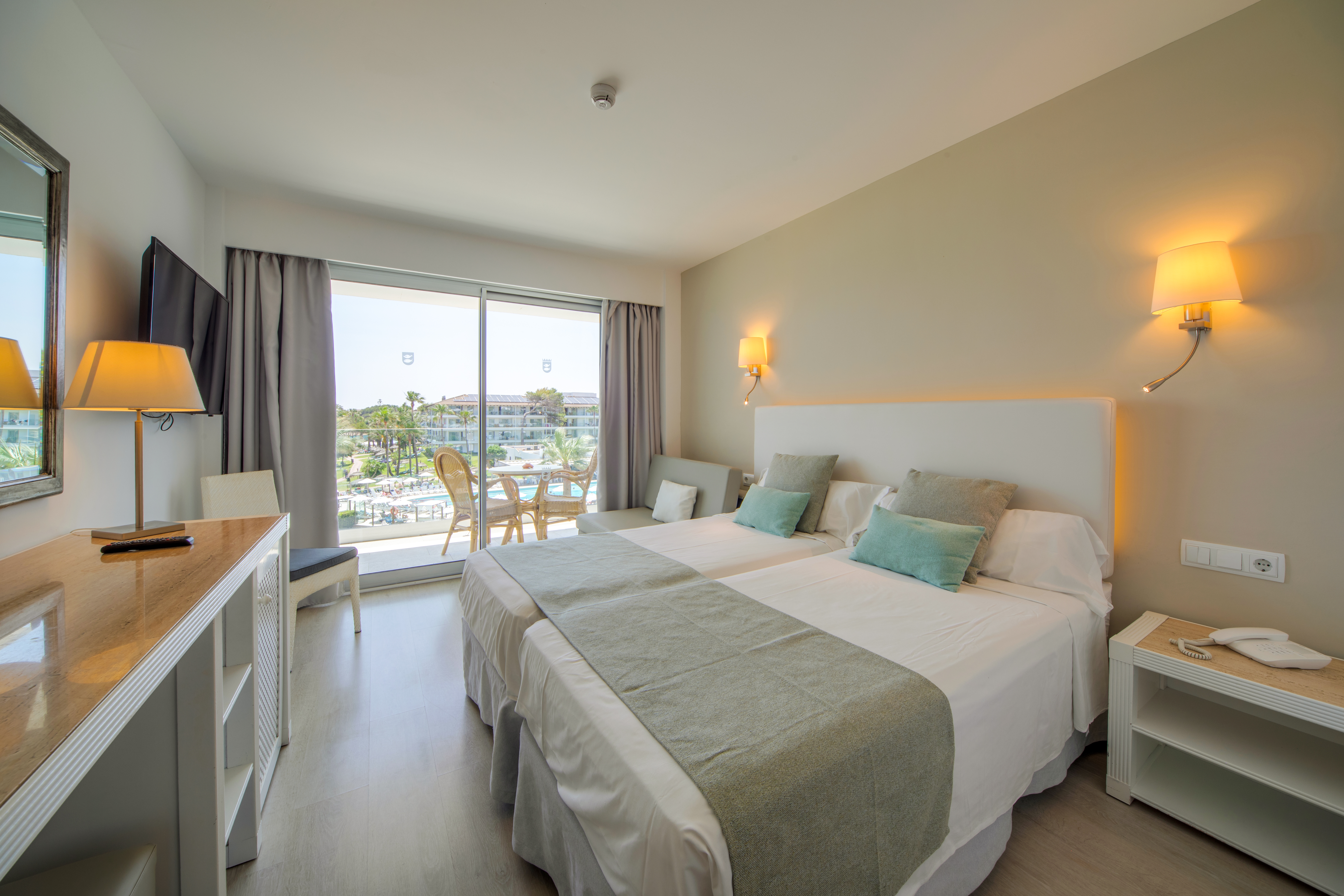 Room, Single, Double or Twin Bed, Lateral Side Sea View