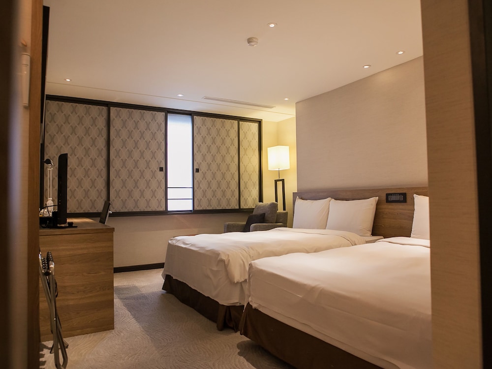 Royal Inn Taipei Nanxi Mrt Zhongshan Station 8/66
