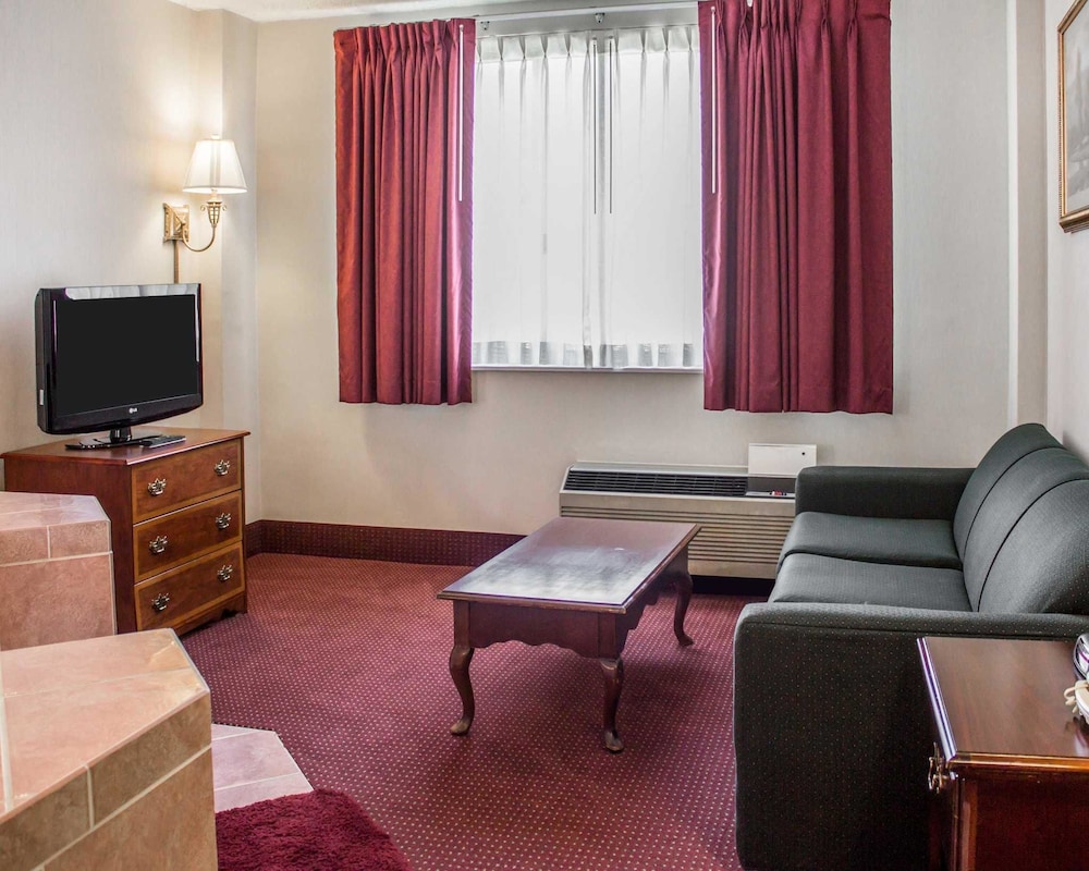 Quality Inn & Conference Center Franklin Downtown PA 32/49