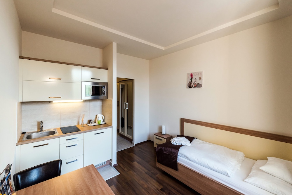 Room, Single, Garzon Plaza 2/5