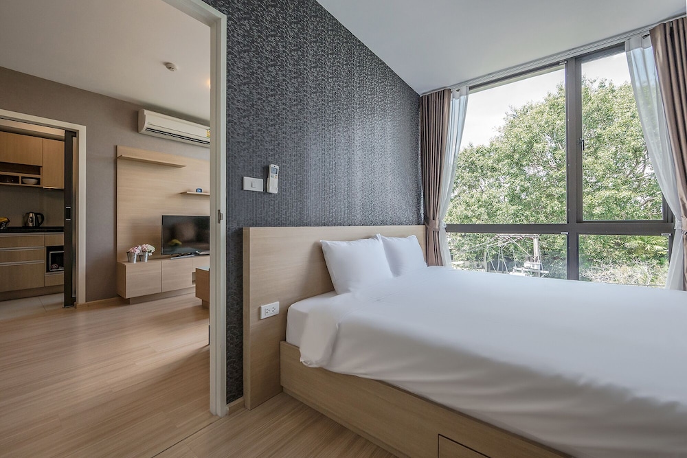2 BEDROOMS, SUITE