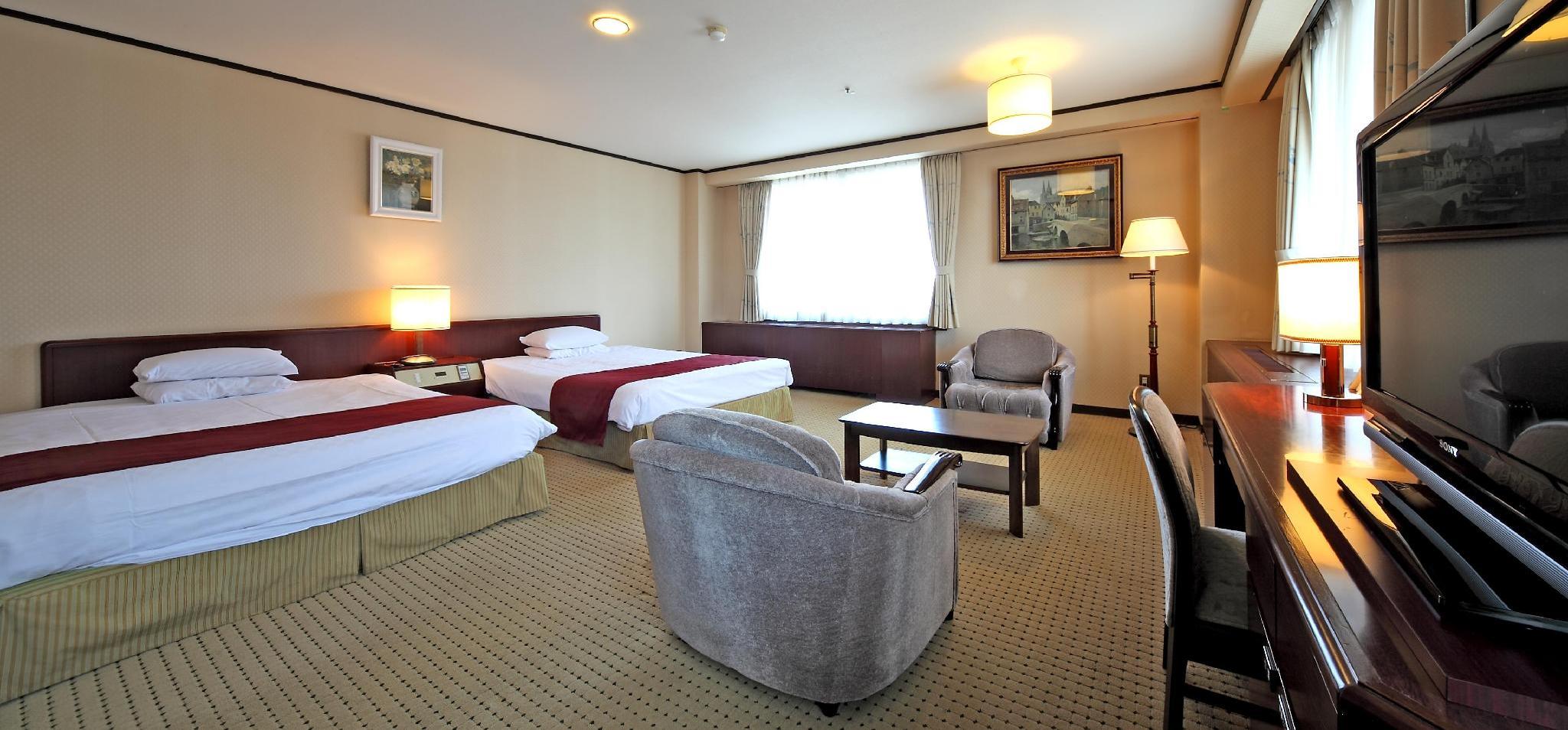 DELUXE, RIVER VIEW