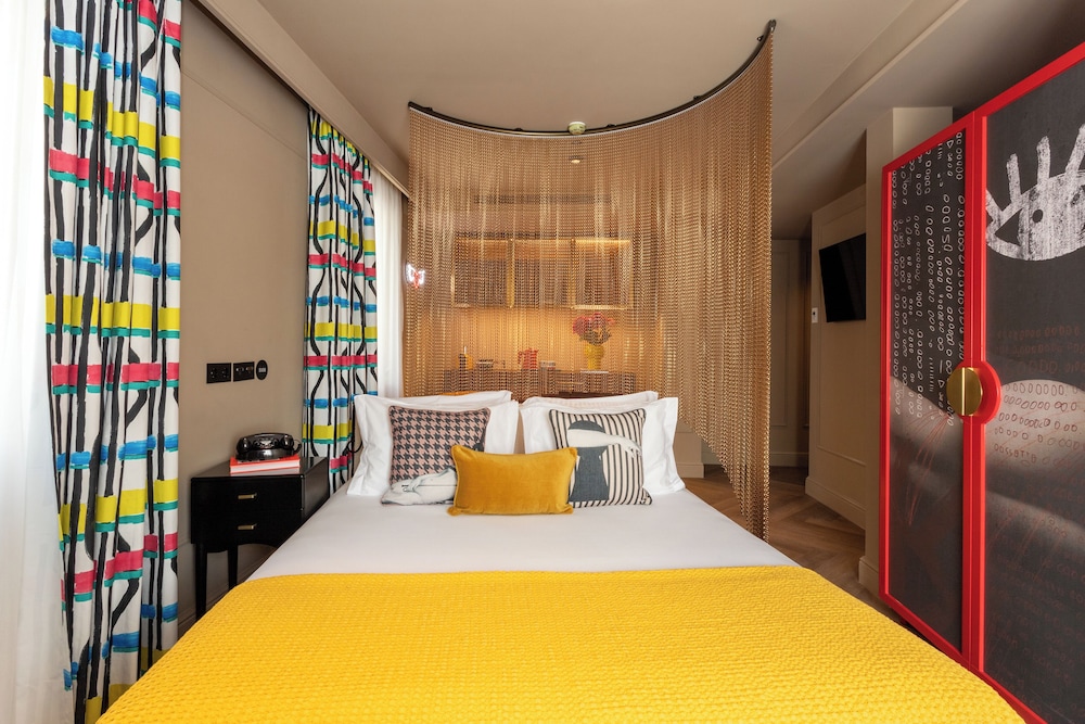 Premium, Studio, Queen Bed