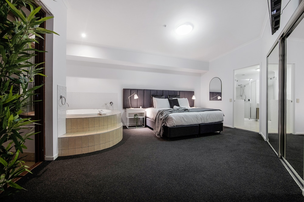 Broadbeach Savannah Hotel And Resort 27/80