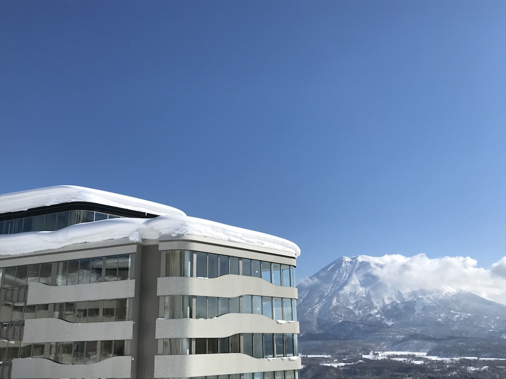 Skye Niseko 9/72