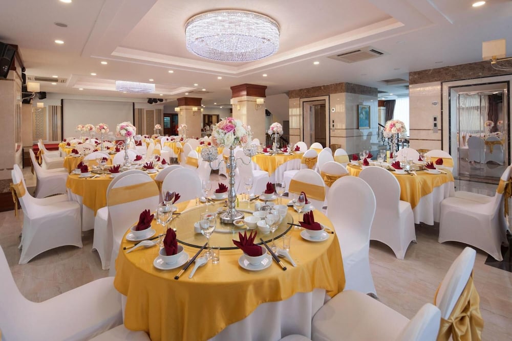 Royal Palace Hotel 33/48