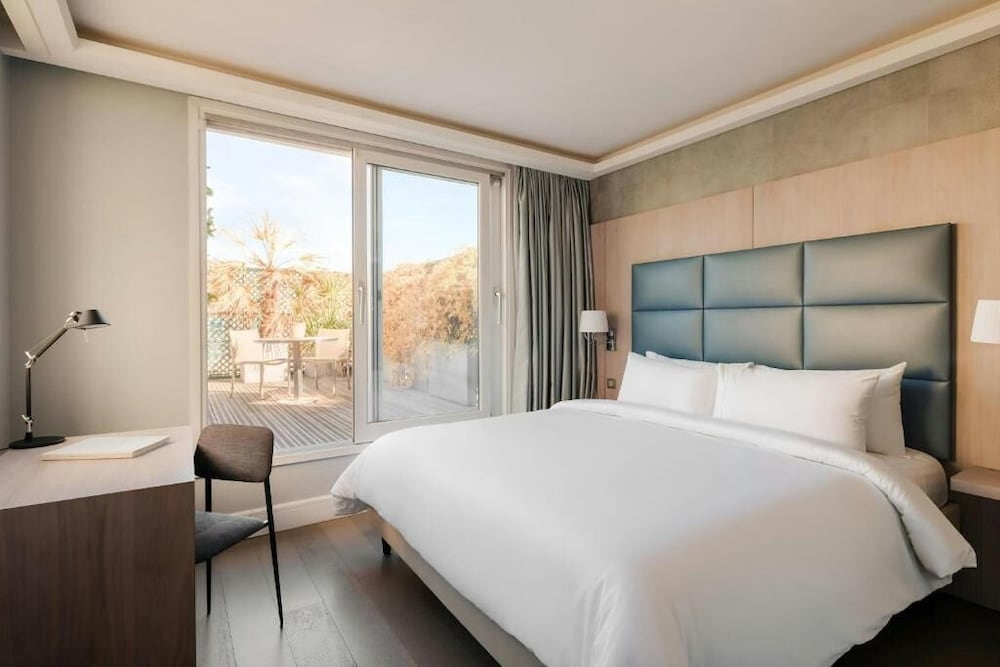 غرفة ديلوكس بسرير كوين، L Edmond Hotel Parc Monceau 2/4