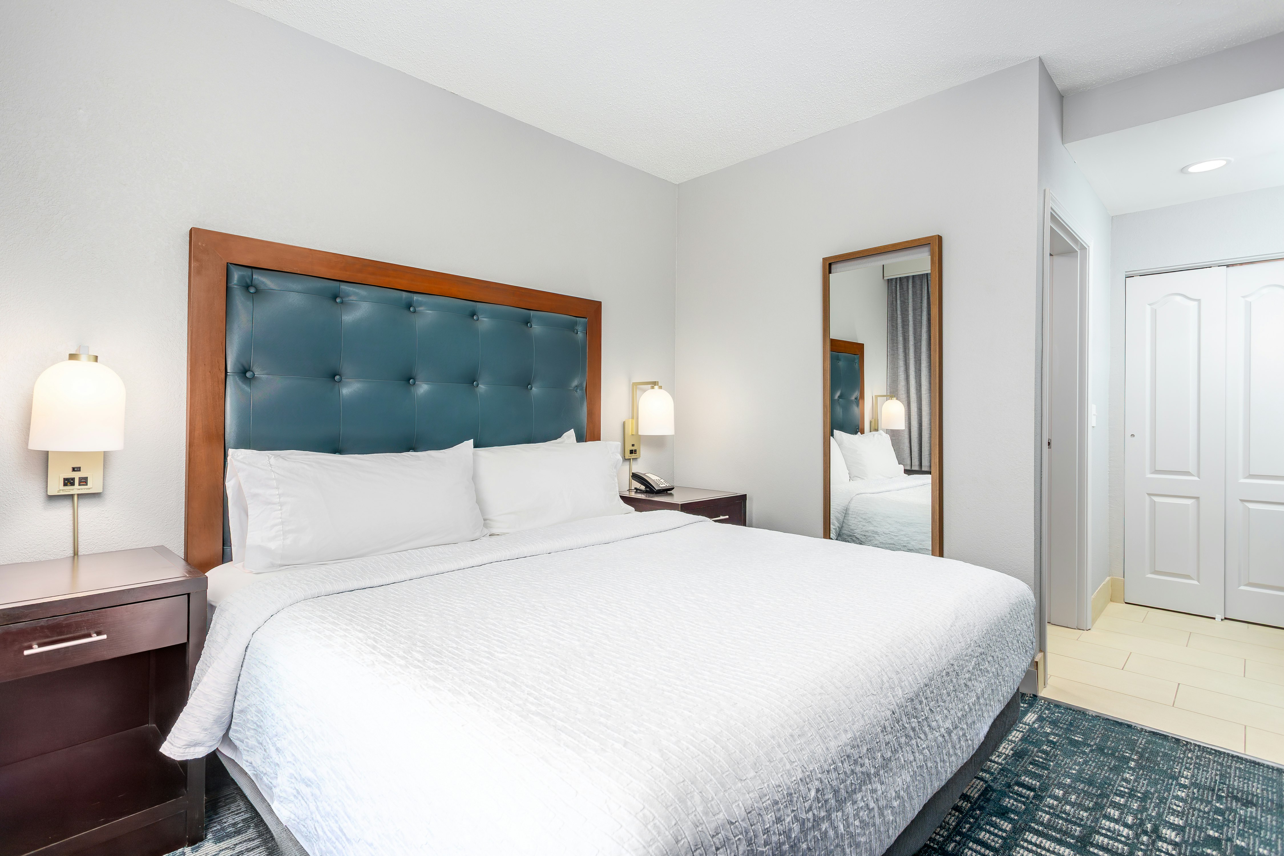 1 BEDROOM, SUITE, KING BED