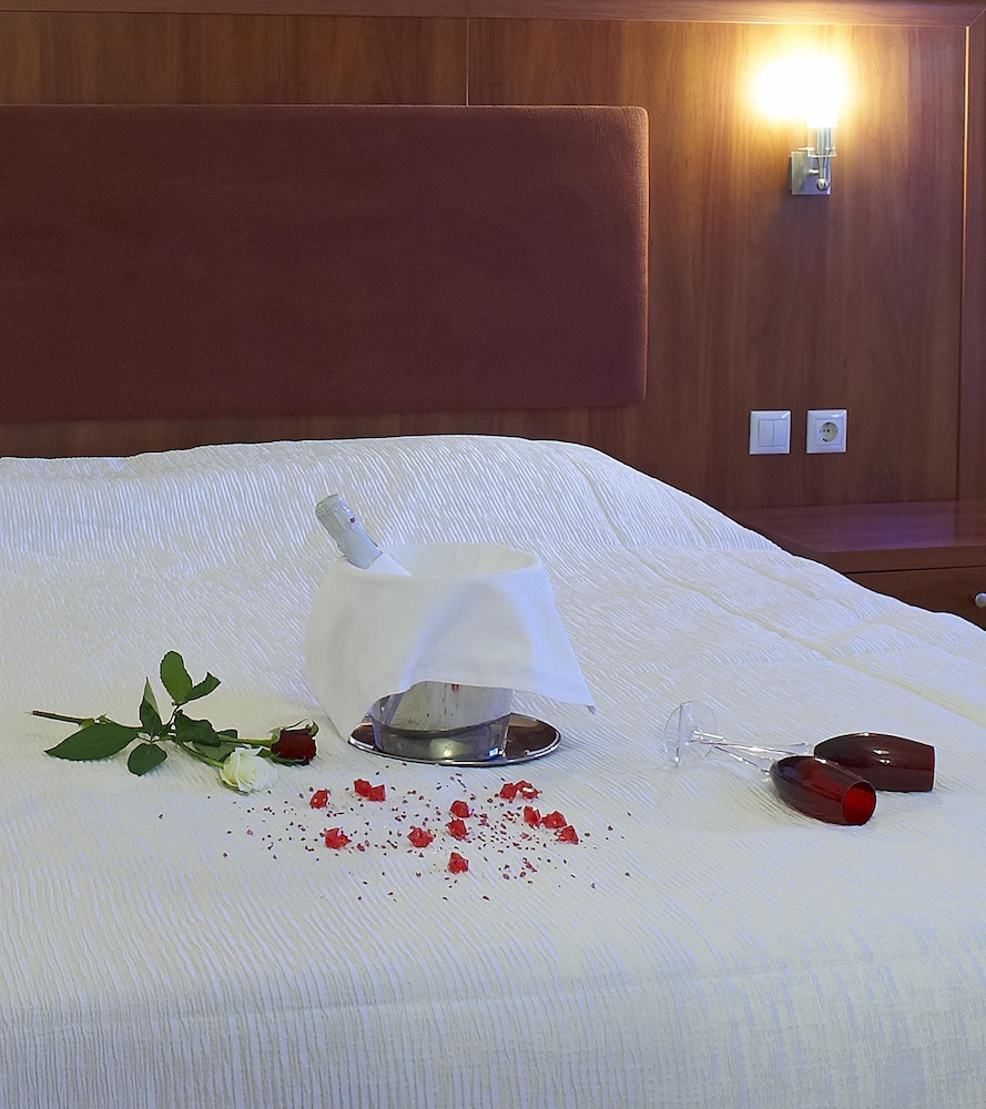 Parnis Palace Hotel Suites 12/25