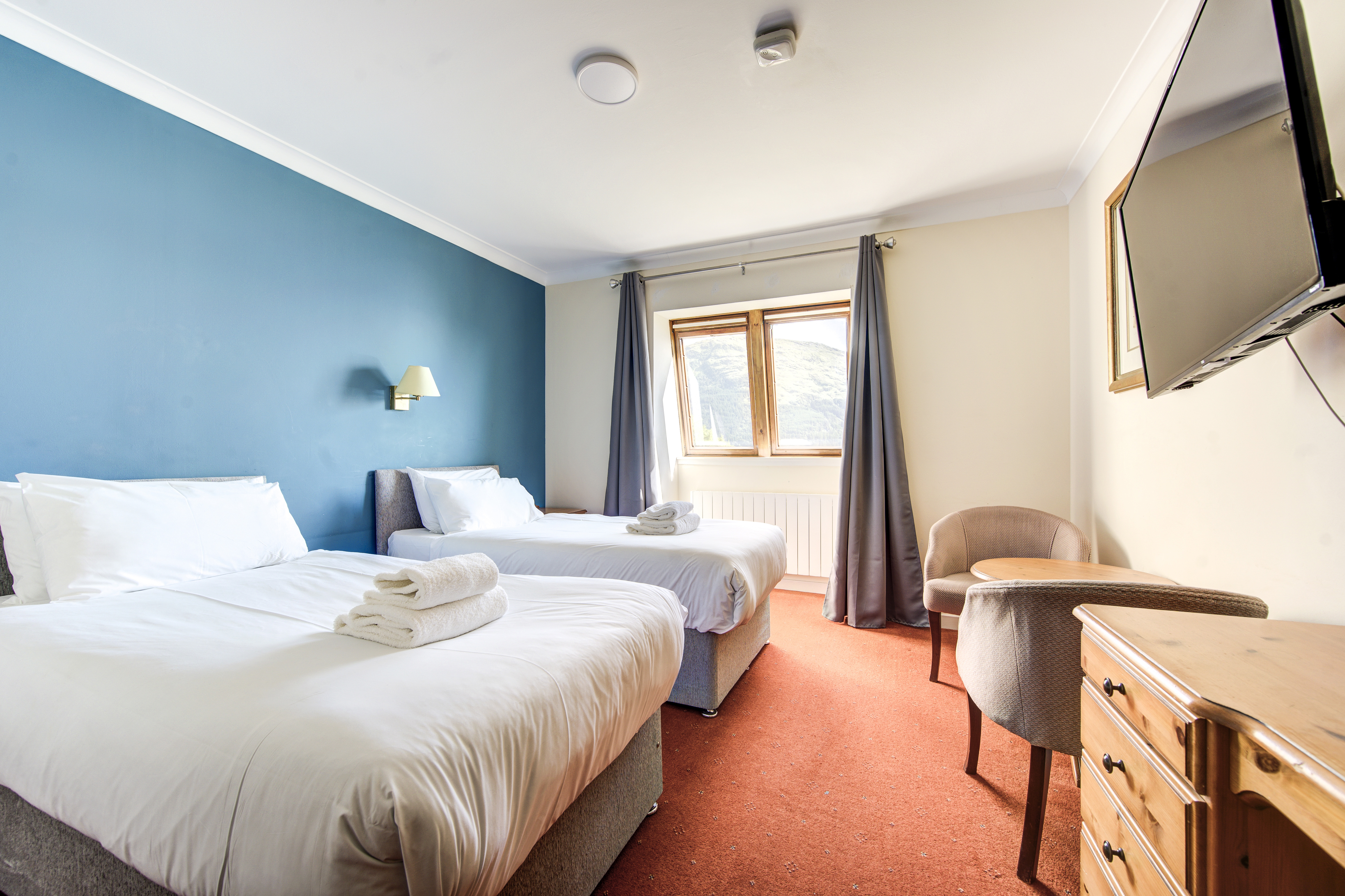 Room, Twin Beds, Loch View