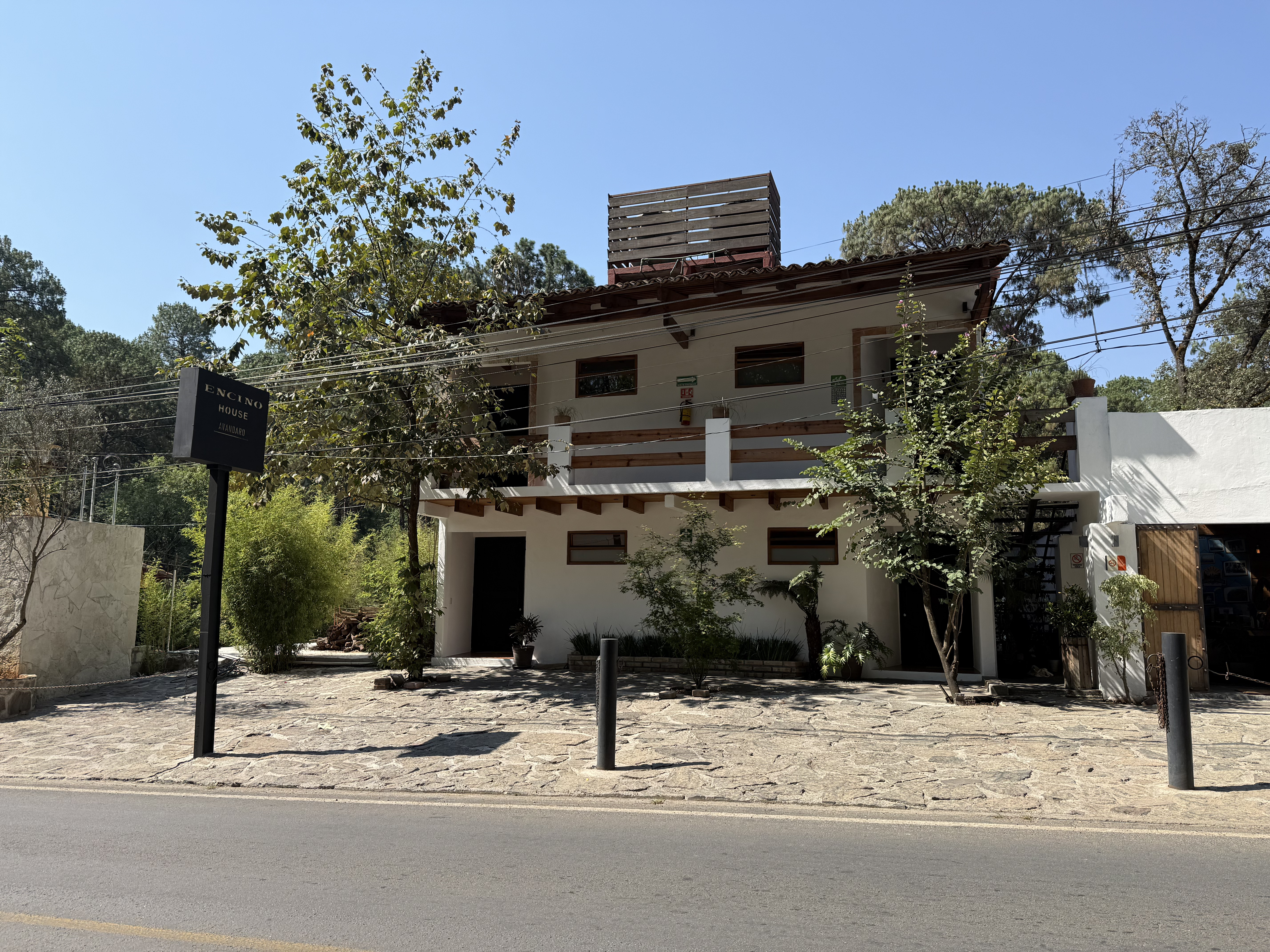 Encino House 4/50