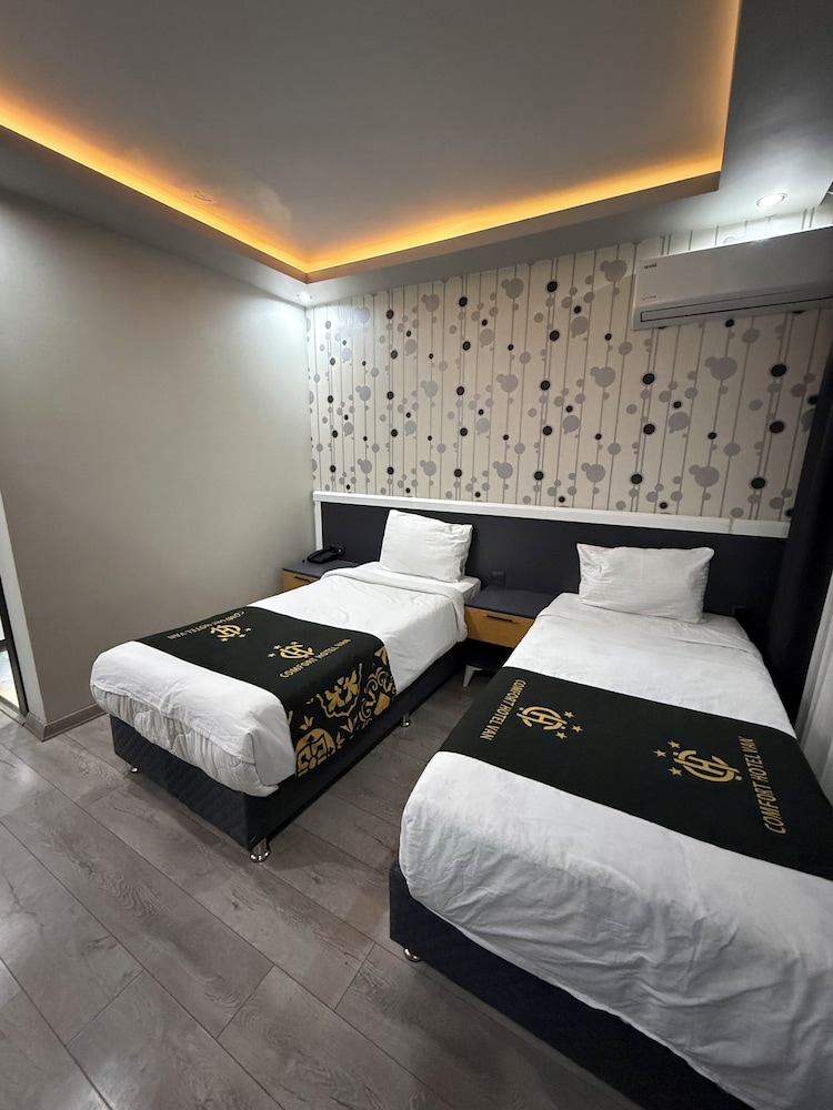 Comfort Suites Hotel 4/50