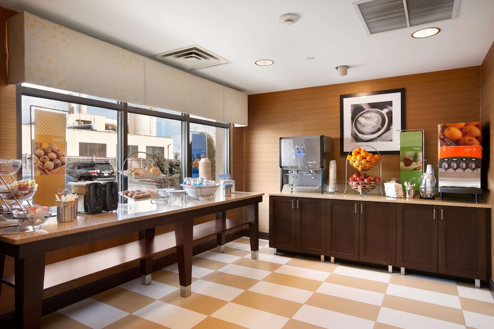 Lobby at Hampton Inn Boston-Braintree, BRAINTREE - MA