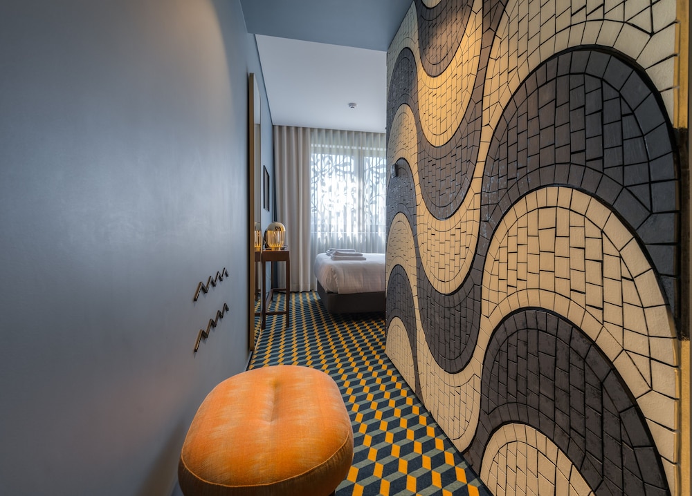 Metier Boutique Hotel 46/76
