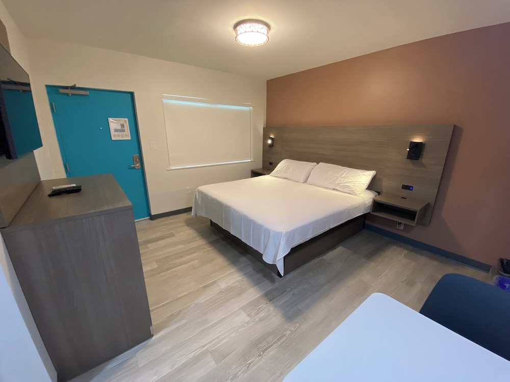 Renovated, King Bed, Unit Building