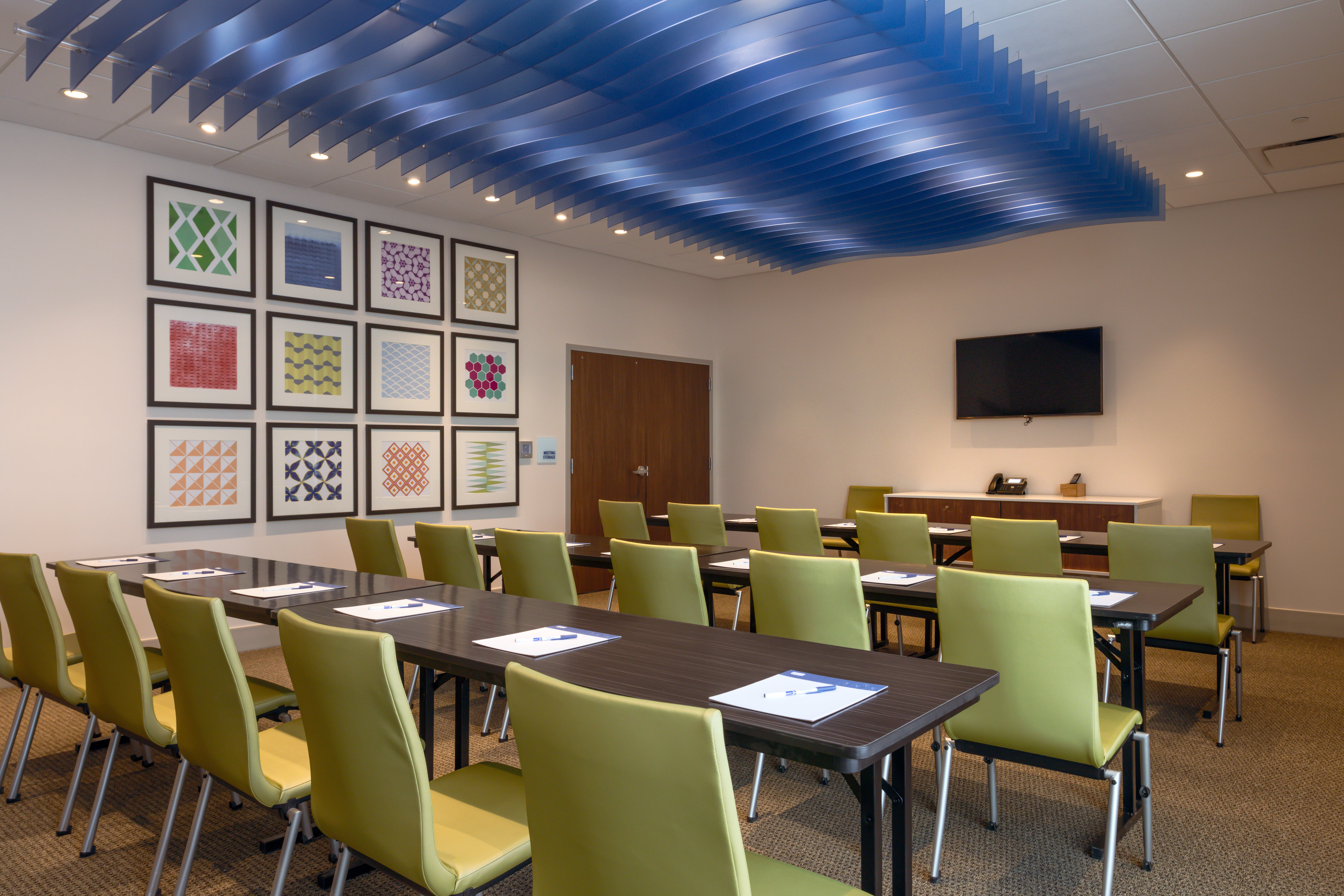 Holiday Inn Express Suites Tulsa Downtown Arts District 37/40