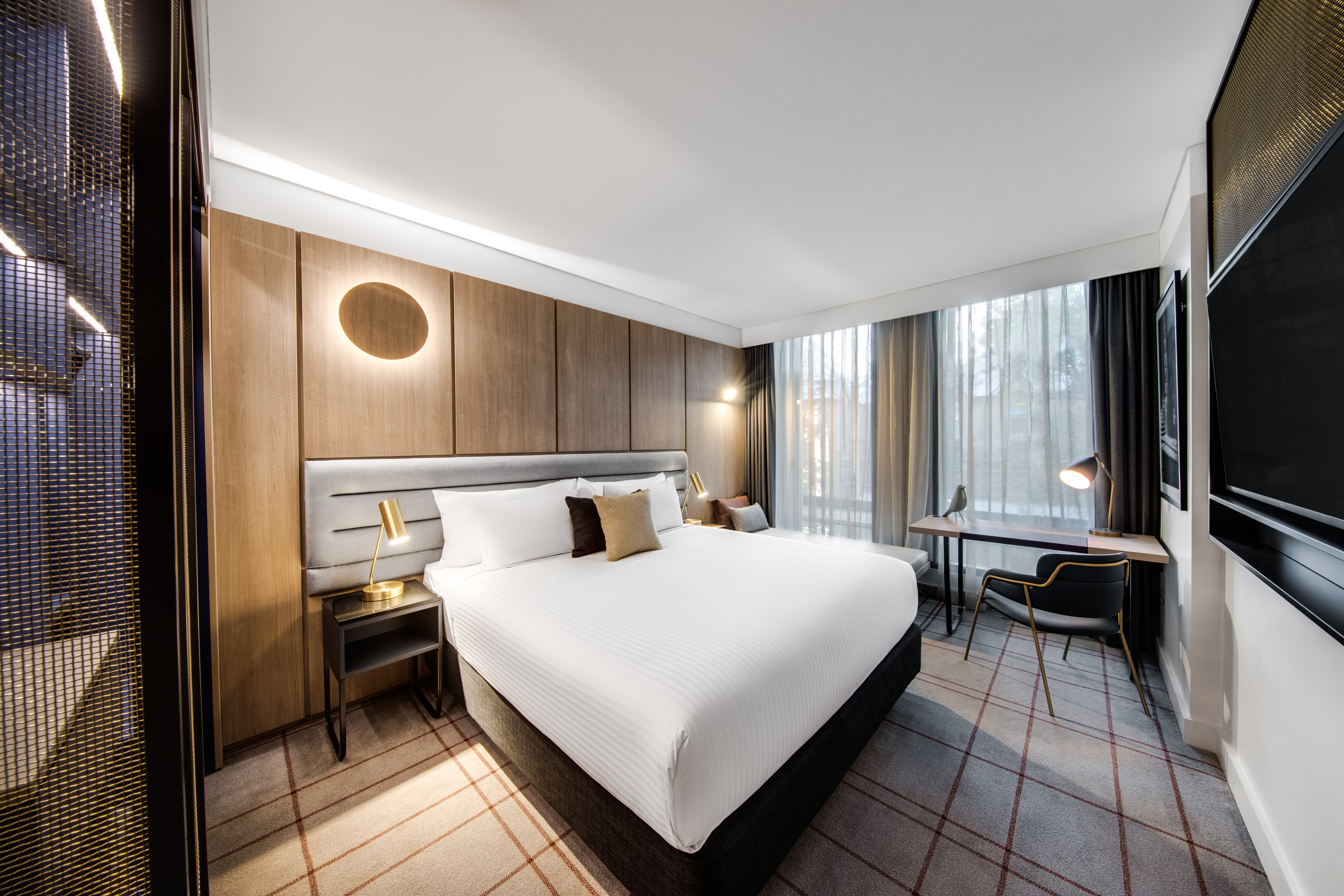 EXECUTIVE, SUITE, DOUBLE OR TWIN BED