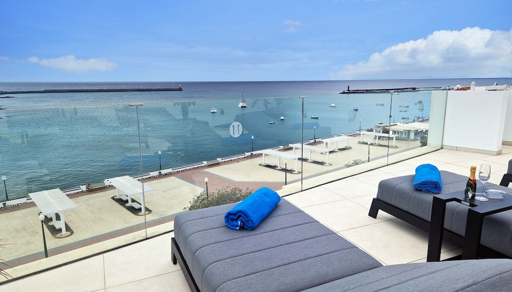 Blue Marina Suites 36/43