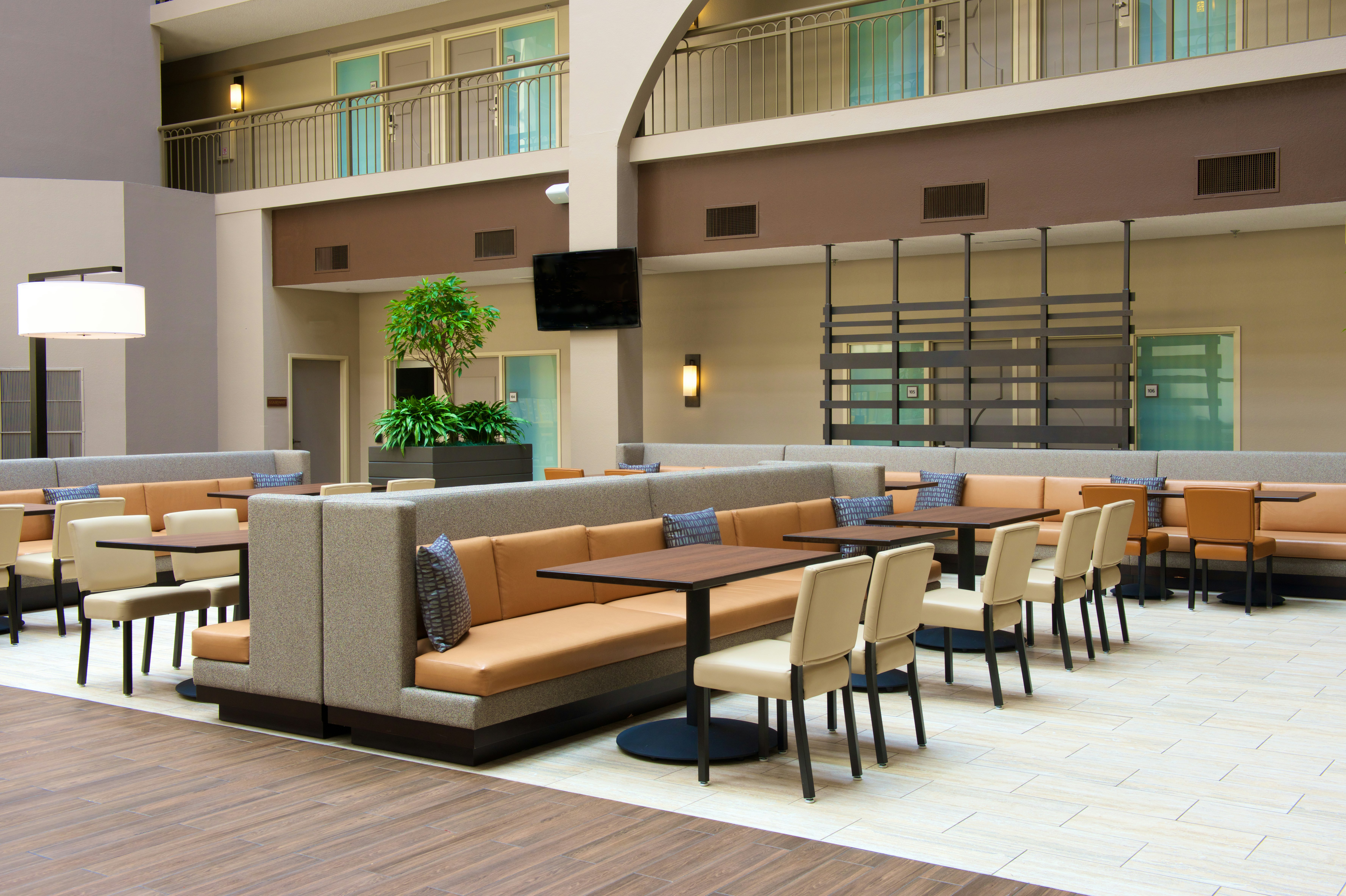 Embassy Suites by Hilton Seattle Bellevue 53/76