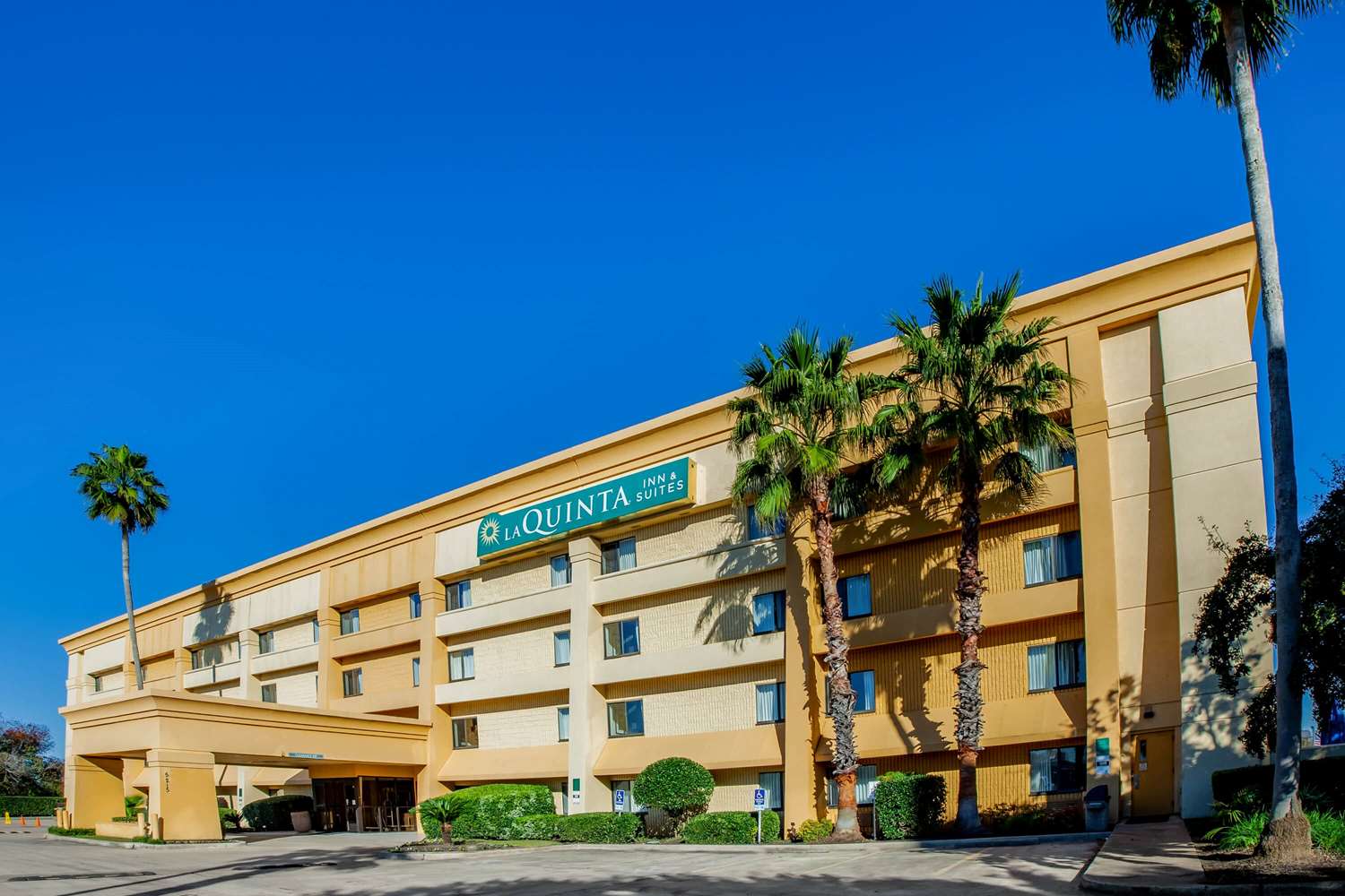 La Quinta Inn & Suites by Wyndham Houston Baytown East 5/47