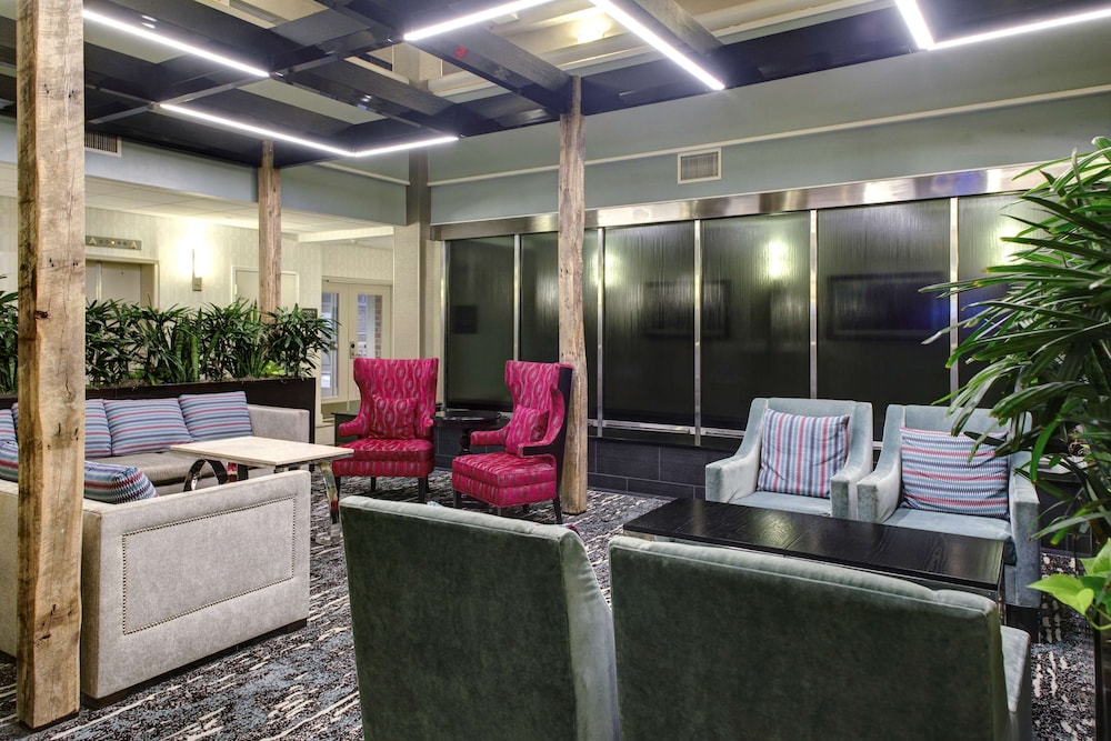 Embassy Suites Williamsburg 31/55