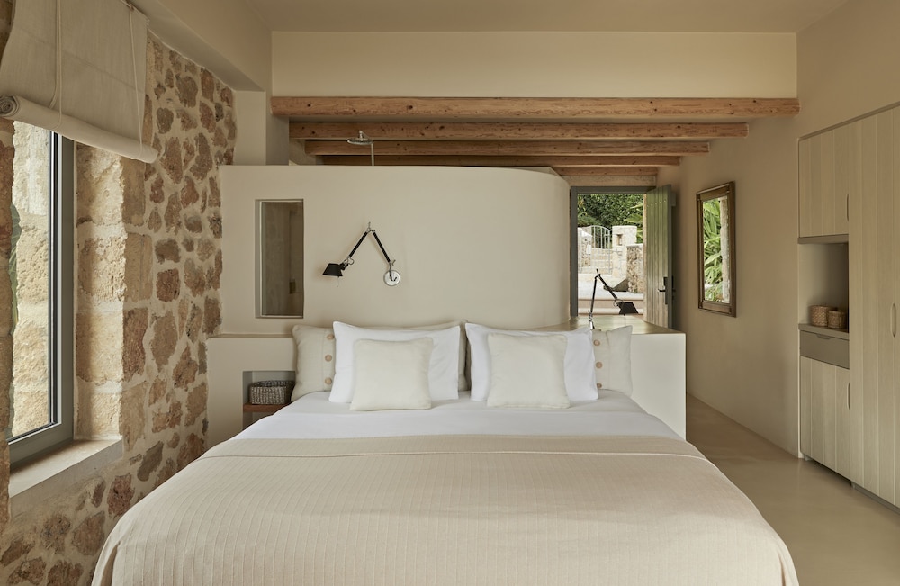 RETREAT, LUXURY
